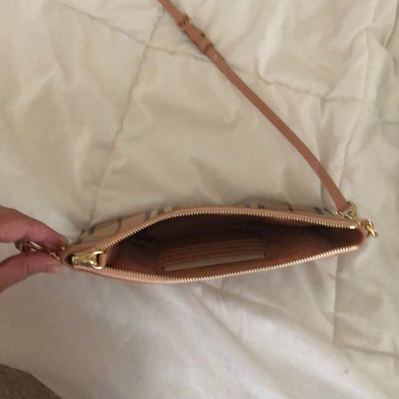 Burberry crossbody - Picture 2 of 5